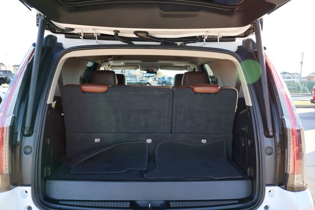 Used 2020 Cadillac Escalade Luxury image 19