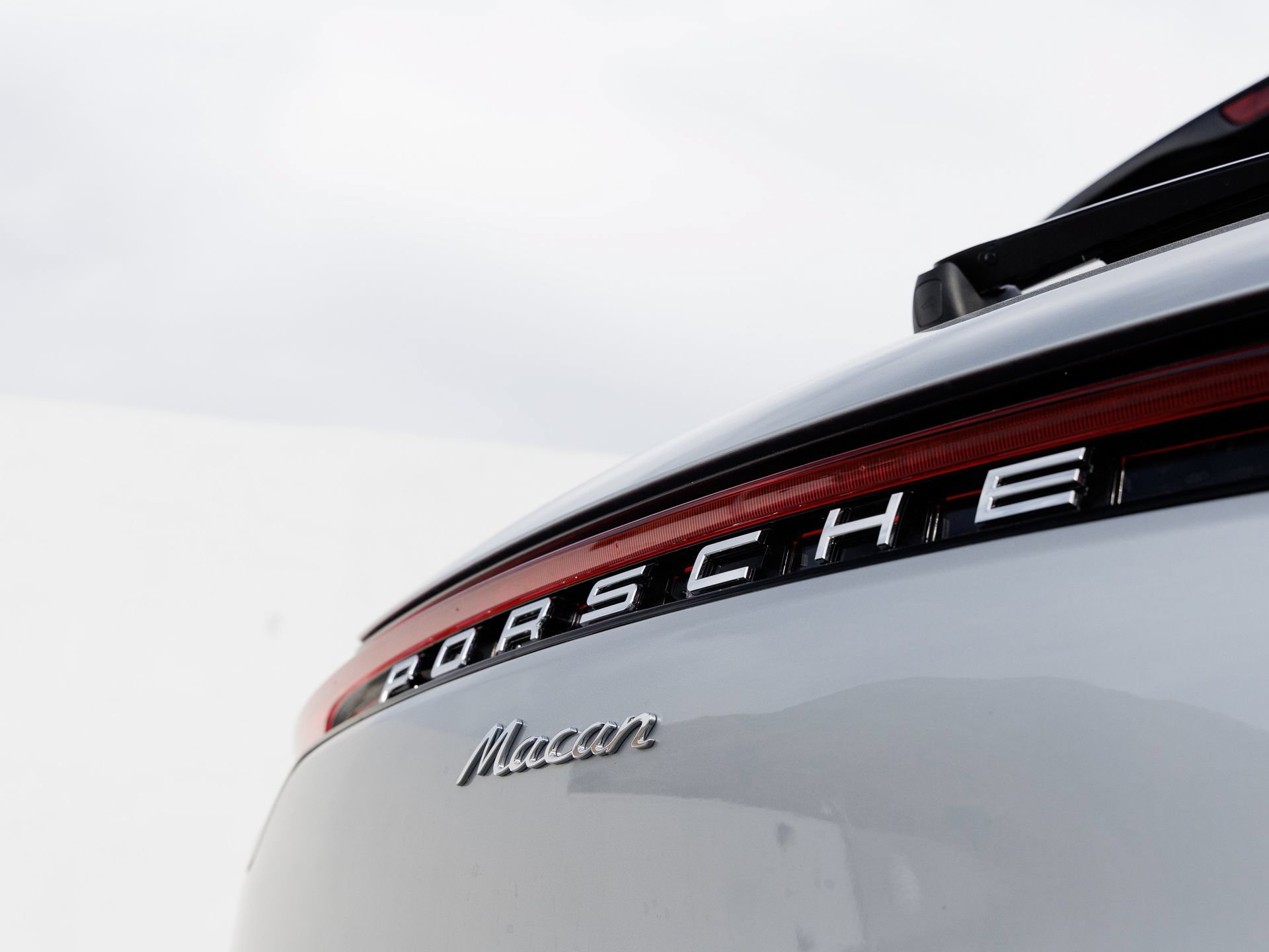 Certified 2026 Porsche Macan AWD/4WD image 12