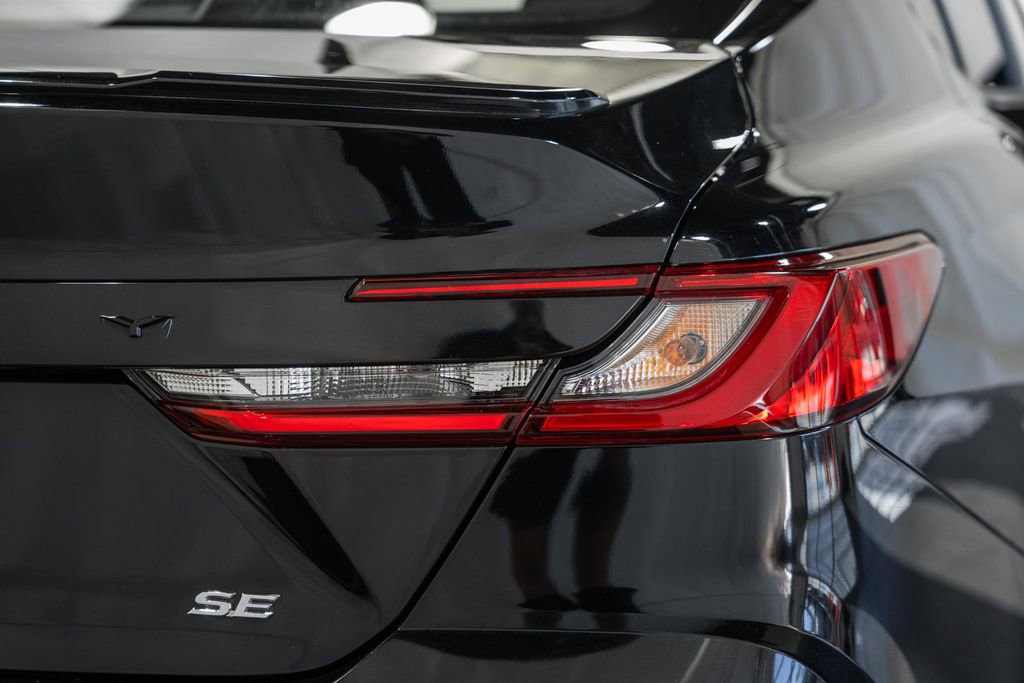 Used 2025 Toyota Camry SE image 6