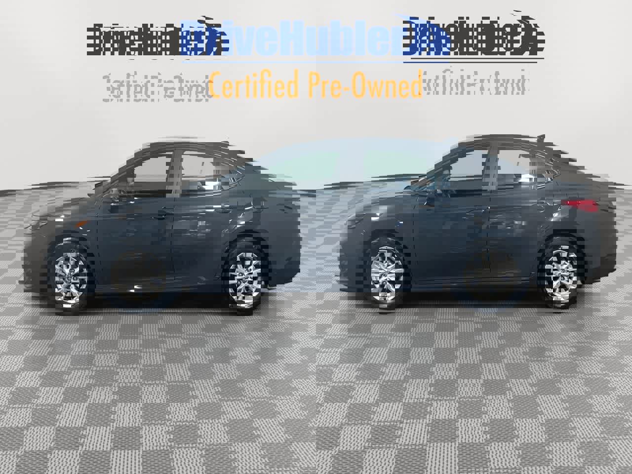 Used 2025 Toyota Camry LE image 9
