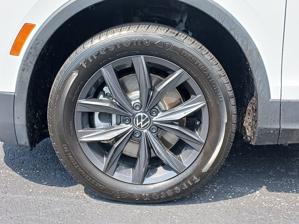 Used 2024 Volkswagen Tiguan SE image 9