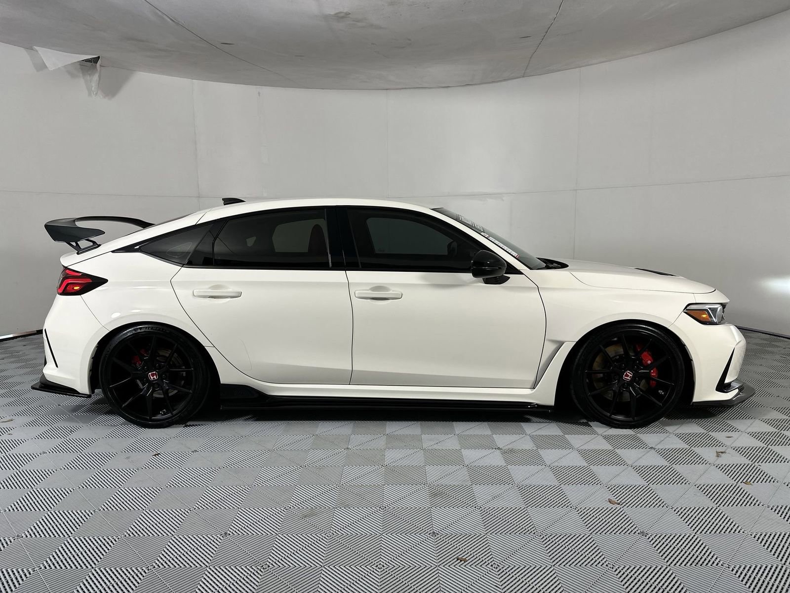 Used 2023 Honda Civic Type R image 9