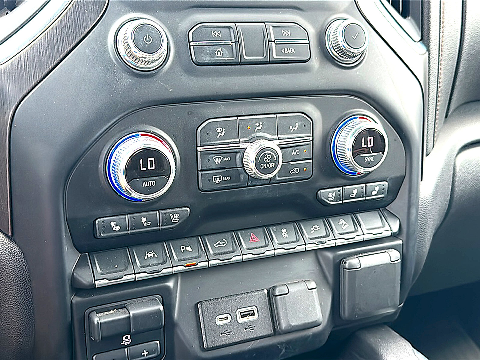 Used 2022 GMC Sierra 1500 AT4 w/ AT4 Preferred Package image 34