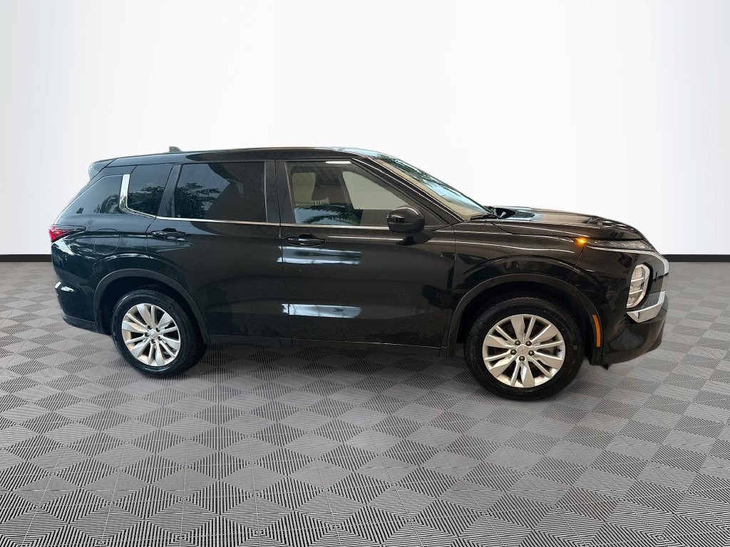 Used 2025 Mitsubishi Outlander ES AWD/4WD image 5