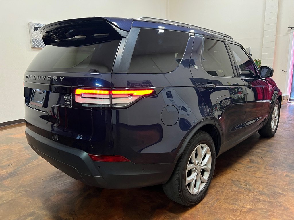 Used 2018 Land Rover Discovery SE image 8