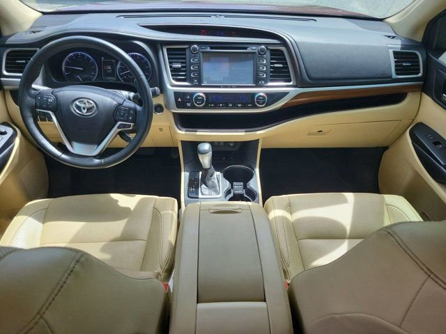 Used 2017 Toyota Highlander Limited Platinum image 21