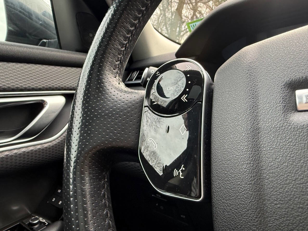 Used 2018 Land Rover Range Rover Velar S AWD/4WD image 15