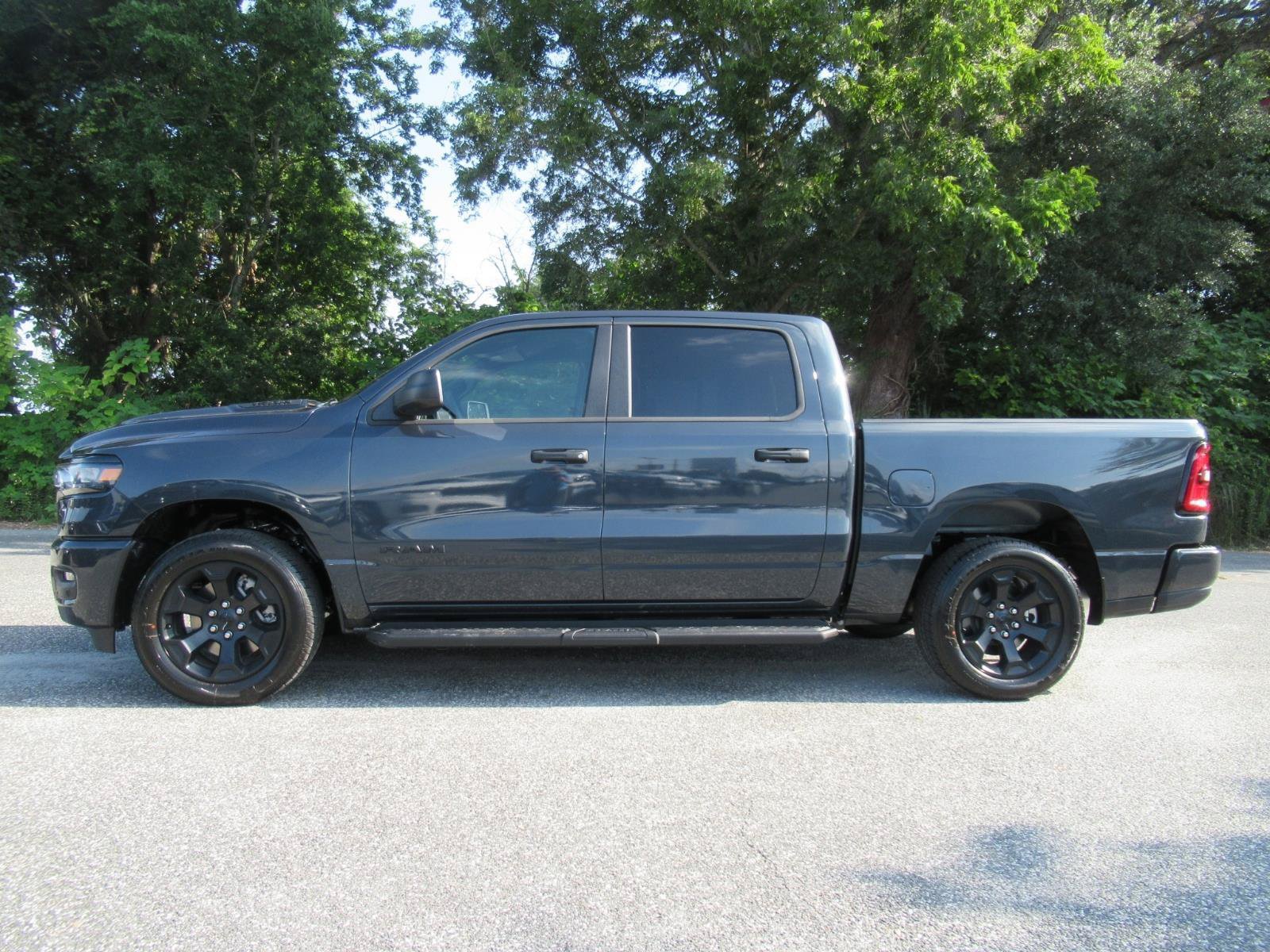 New 2026 RAM 1500 Express AWD/4WD image 4