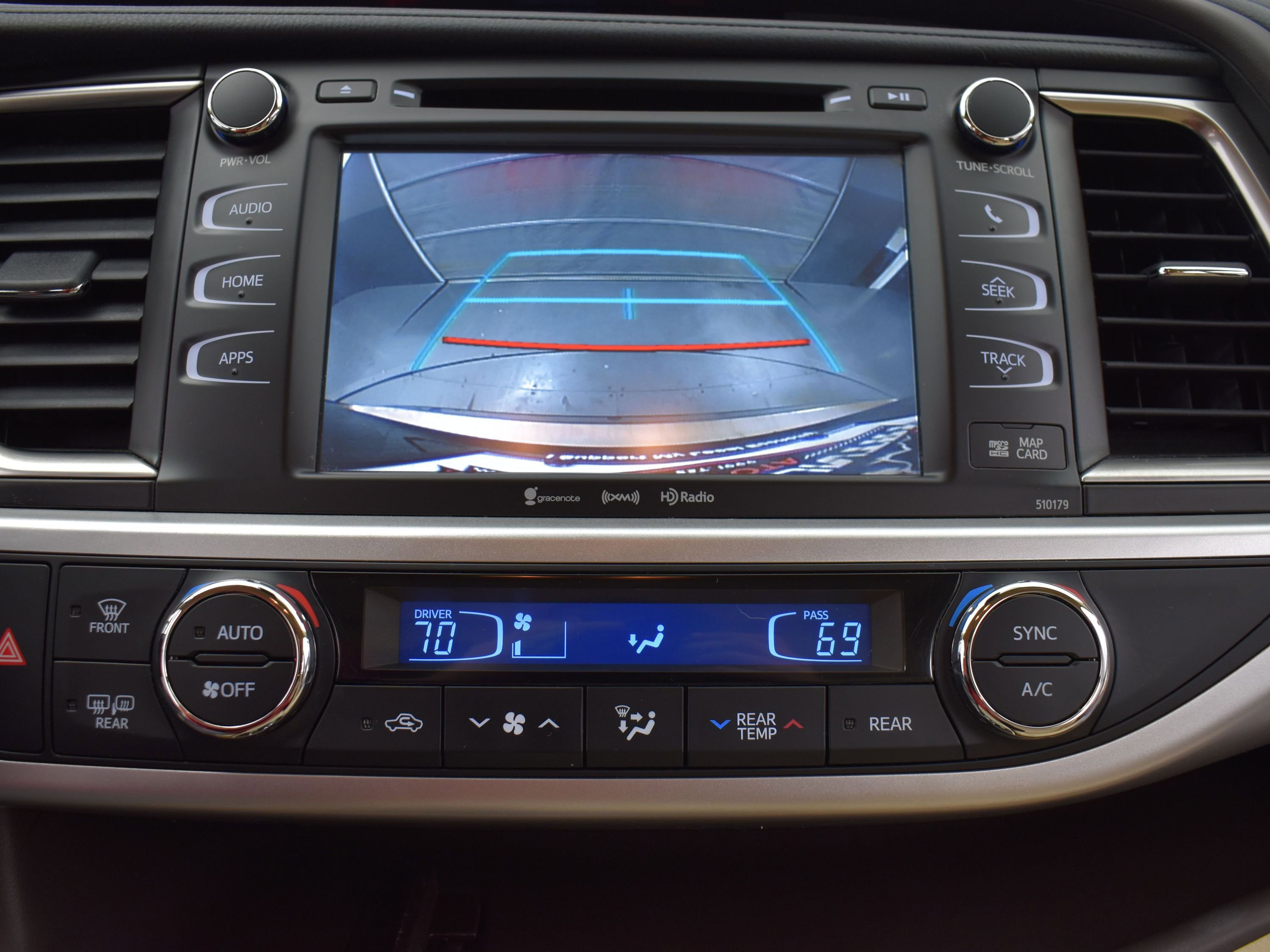 Used 2018 Toyota Highlander XLE image 17