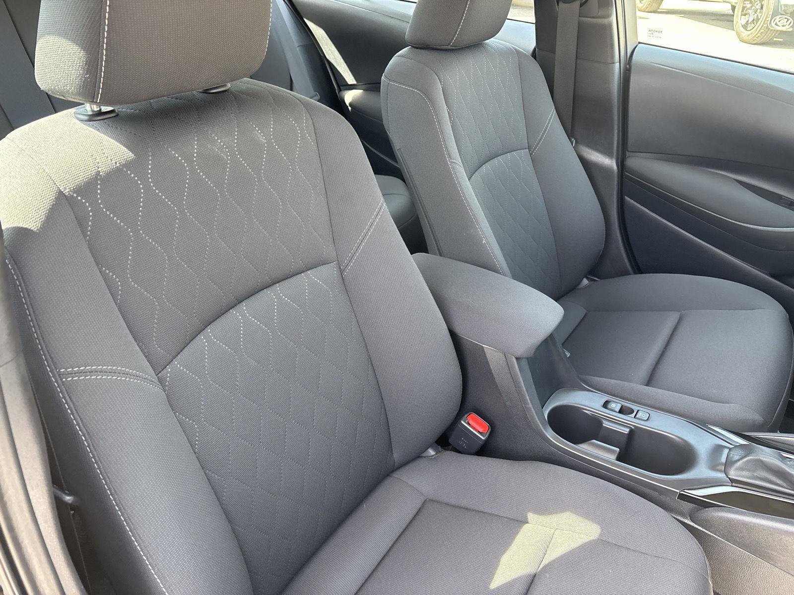 Used 2025 Toyota Corolla LE image 28