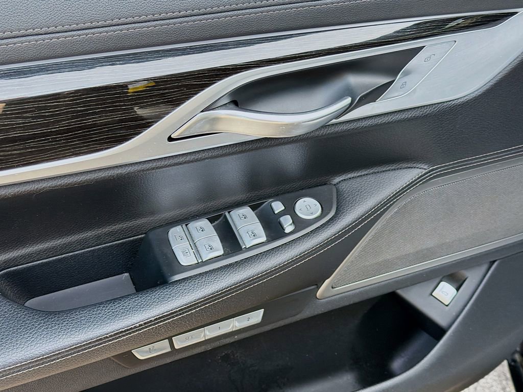 Used 2018 BMW 740i image 22