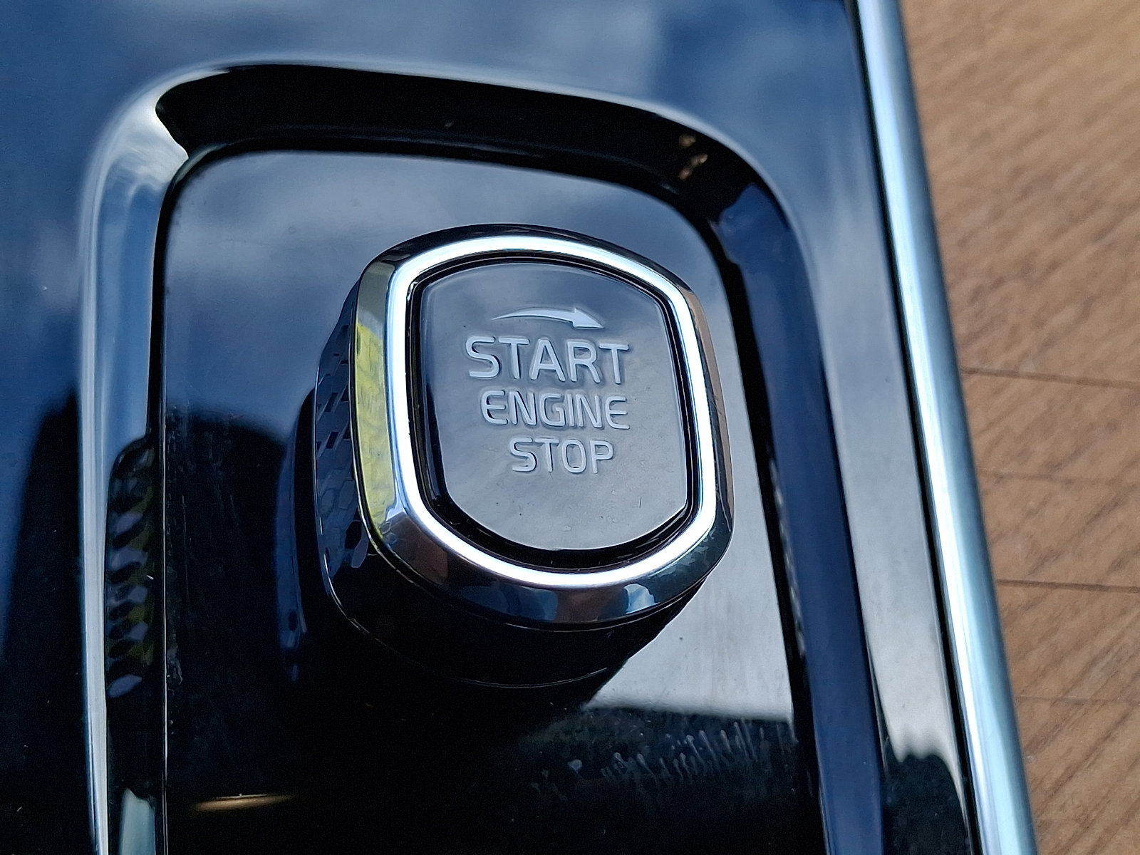 Certified 2024 Volvo XC90 B6 Plus AWD/4WD image 25