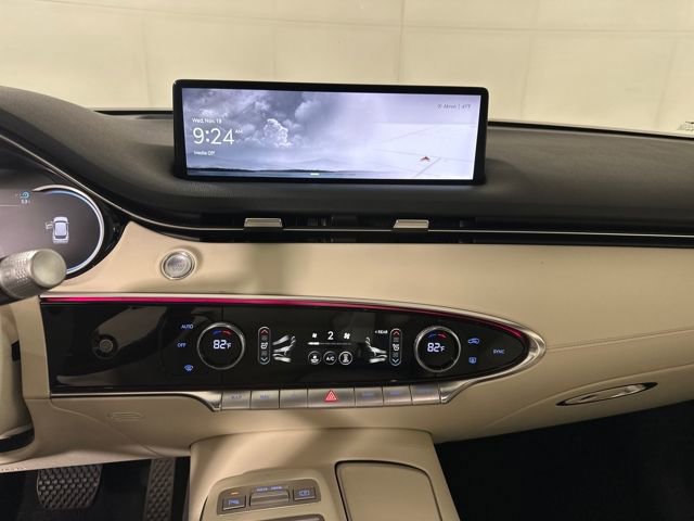 Used 2024 Genesis Electrified GV70 Advanced image 21