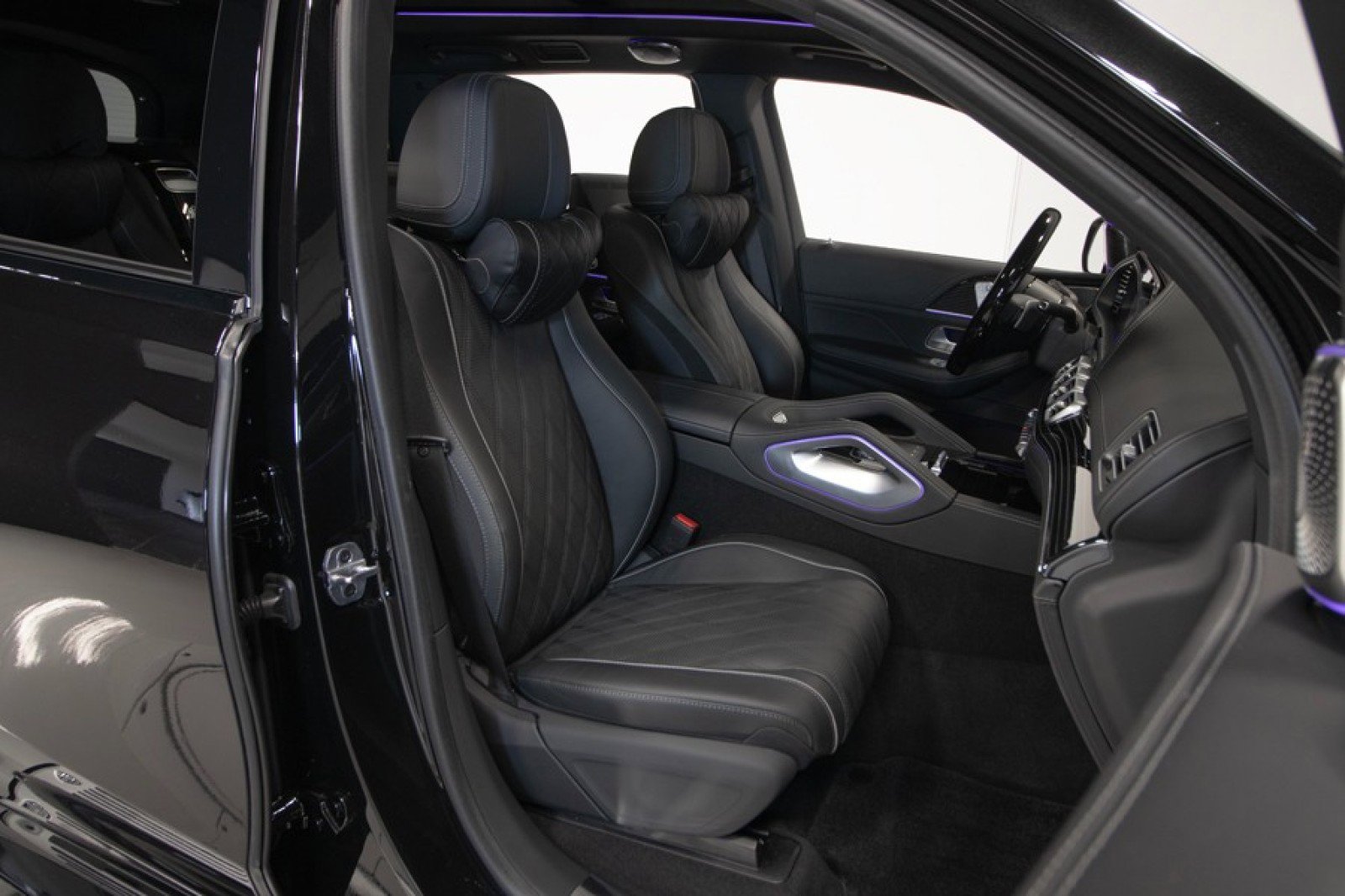 Used 2024 Mercedes-Benz Maybach GLS 600 4MATIC image 62