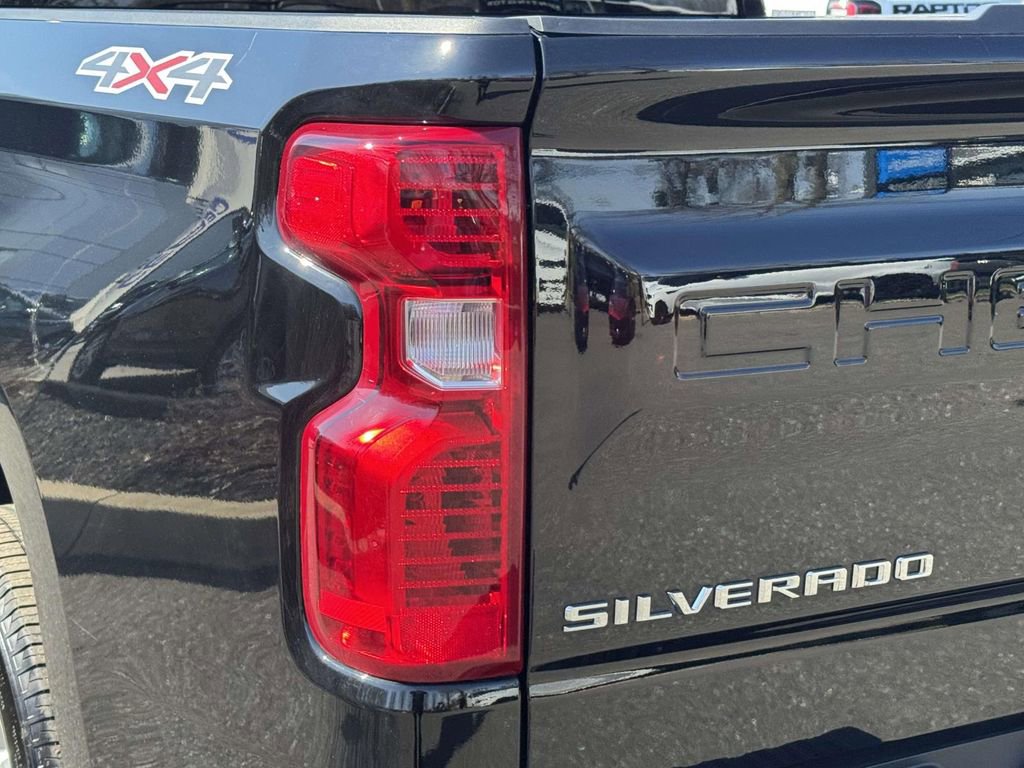 Used 2026 Chevrolet Silverado 1500 LT AWD/4WD image 8