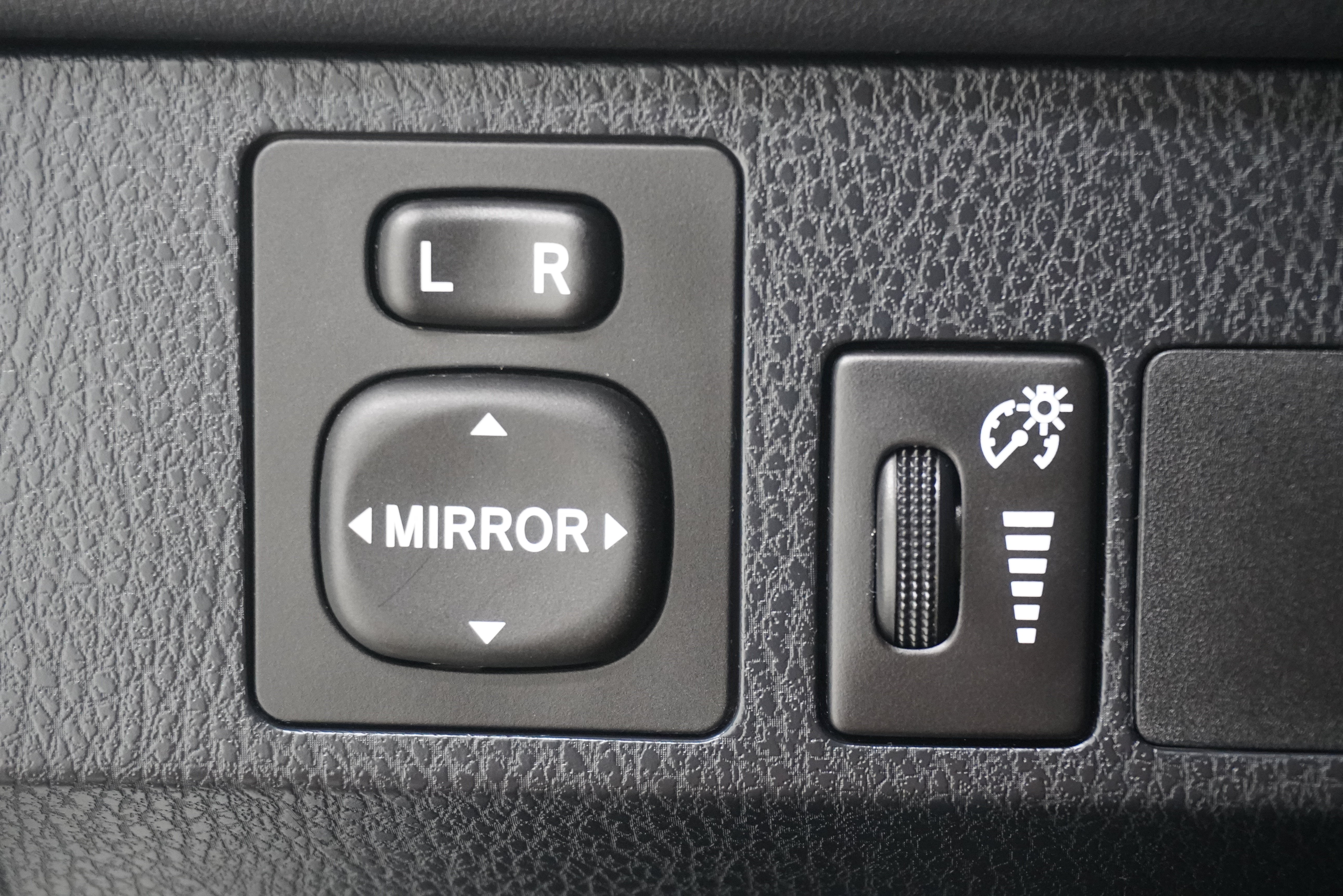 Used 2016 Toyota RAV4 LE FWD image 19