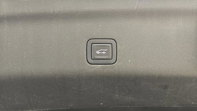 Used 2023 GMC Yukon XL Denali Ultimate image 28