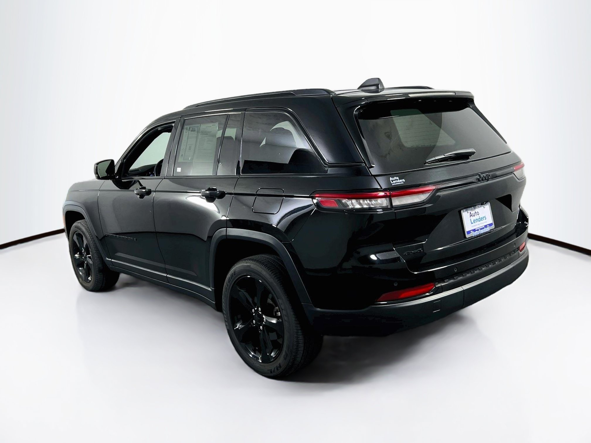 Used 2023 Jeep Grand Cherokee Altitude AWD/4WD image 7
