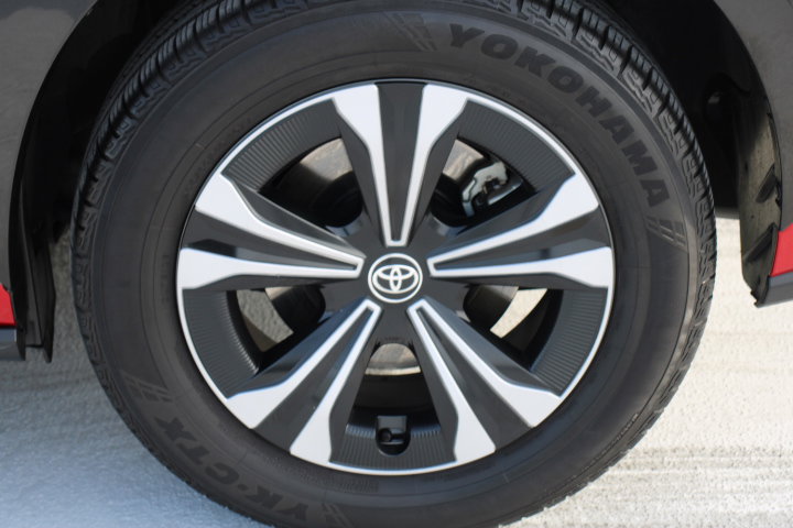 Used 2023 Toyota bZ4X XLE image 9