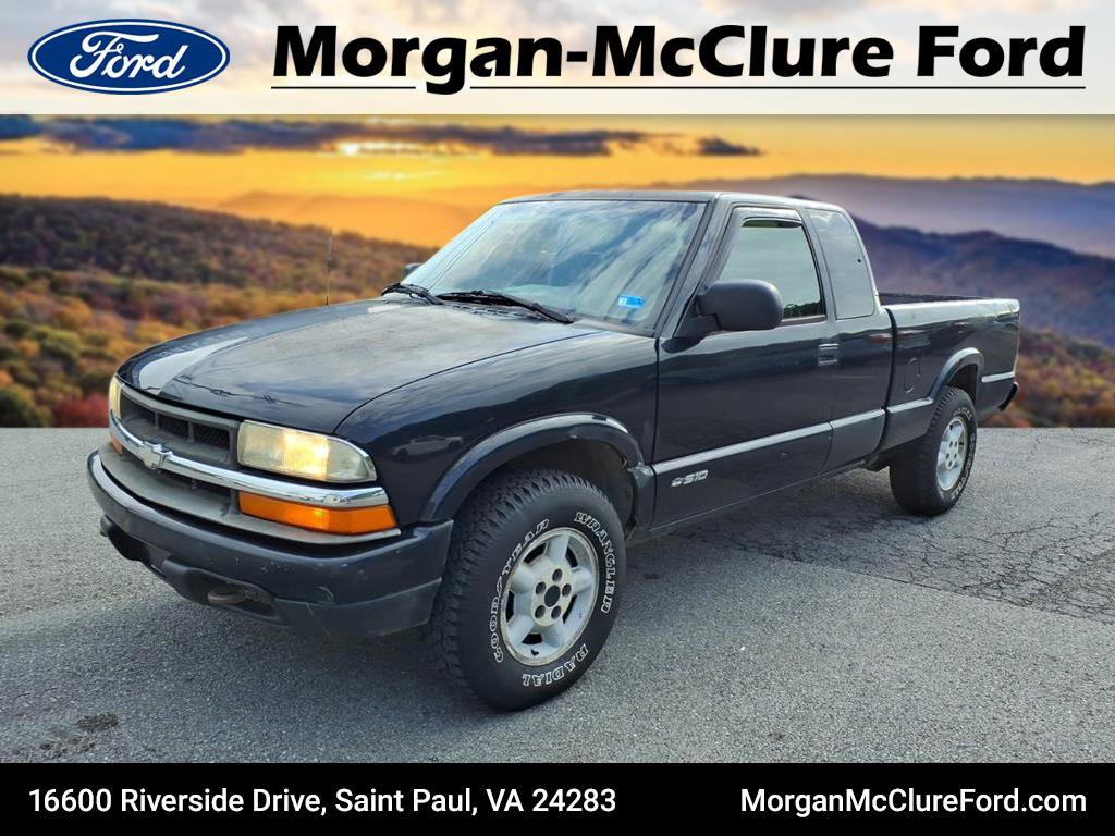Used 2002 Chevrolet S10 Pickup LS w/ LS Preferred Equipment Group AWD/4WD image 1