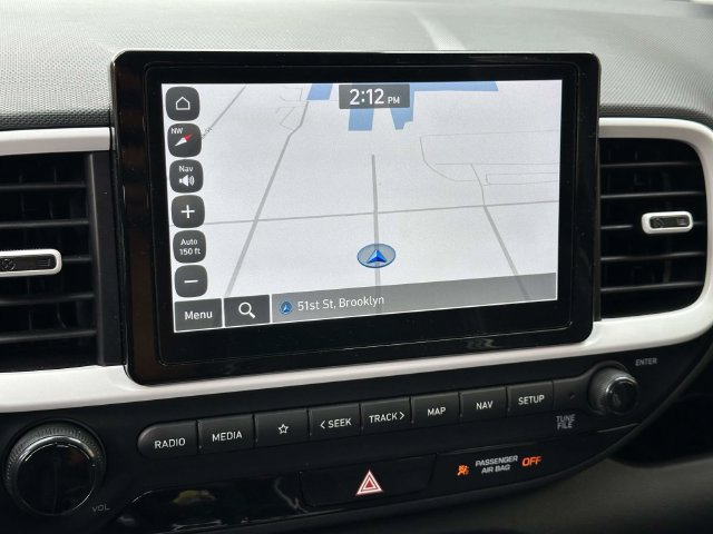 Used 2025 Hyundai Venue Limited FWD image 23