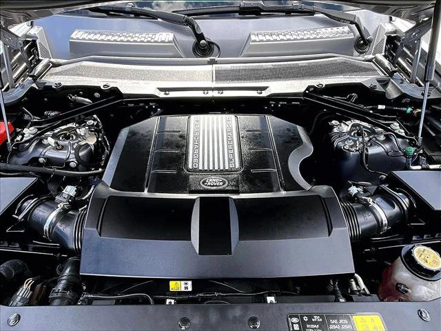 Used 2024 Land Rover Defender 110 SE image 11