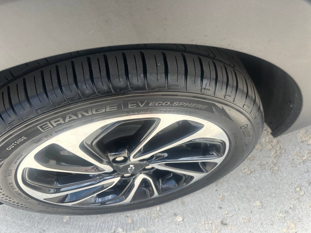 Used 2023 Chevrolet Bolt EUV Premier w/ Sun & Sound Package FWD image 16