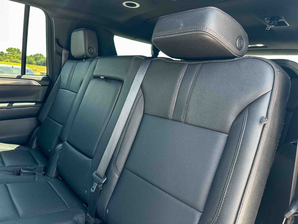 Used 2023 Chevrolet Suburban RST w/ Luxury Package AWD/4WD image 19