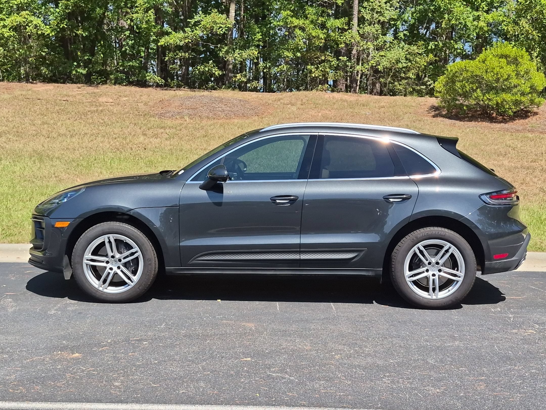 Certified 2026 Porsche Macan AWD/4WD image 2