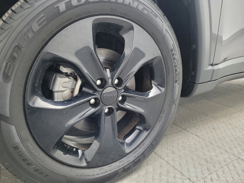 Used 2021 Jeep Compass Latitude image 31