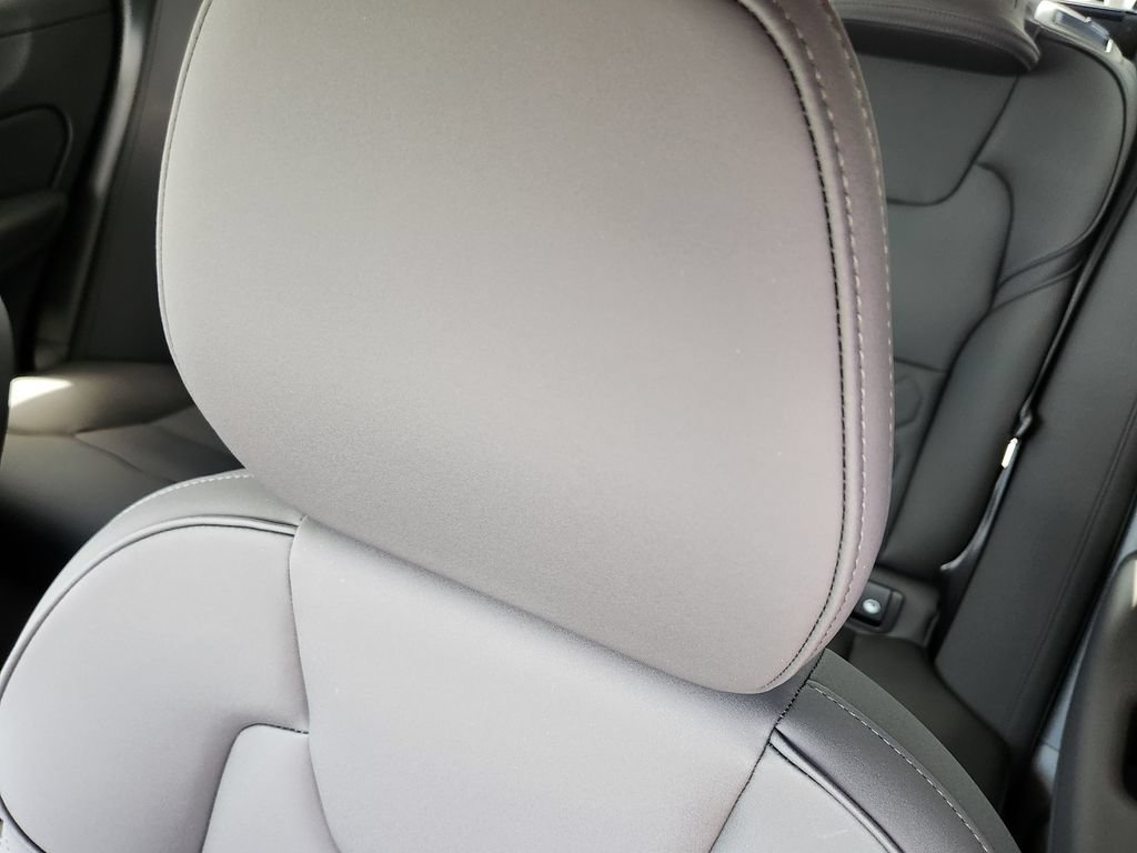 New 2026 Volvo XC60 T8 Plus w/ Climate Package AWD/4WD image 6
