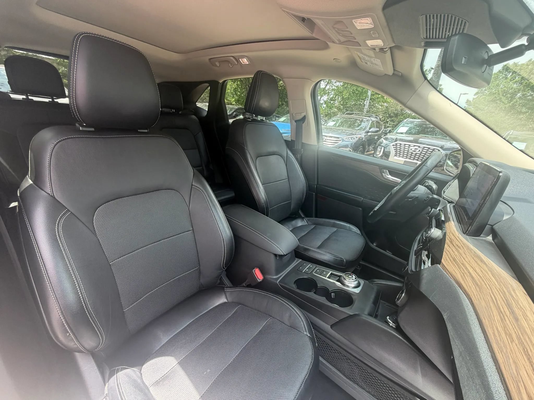 Used 2020 Ford Escape Titanium w/ Titanium Premium Package 2.0 AWD/4WD image 9