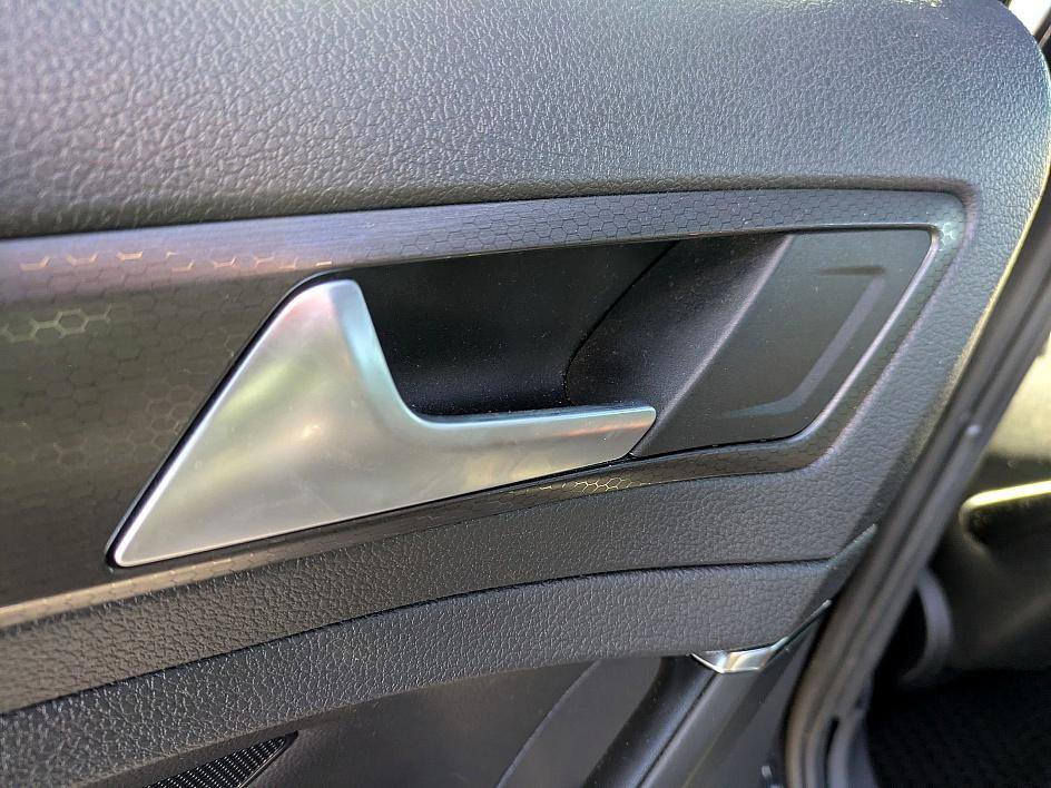 Used 2020 Volkswagen GTI SE image 25