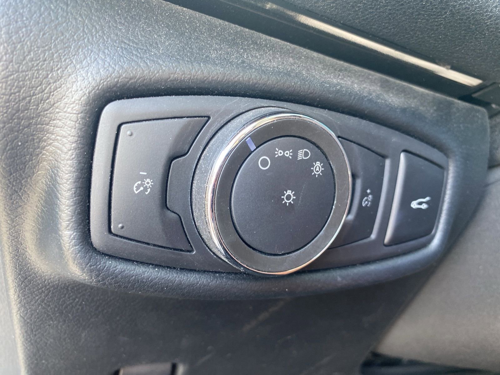 Used 2016 Lincoln MKZ FWD image 12