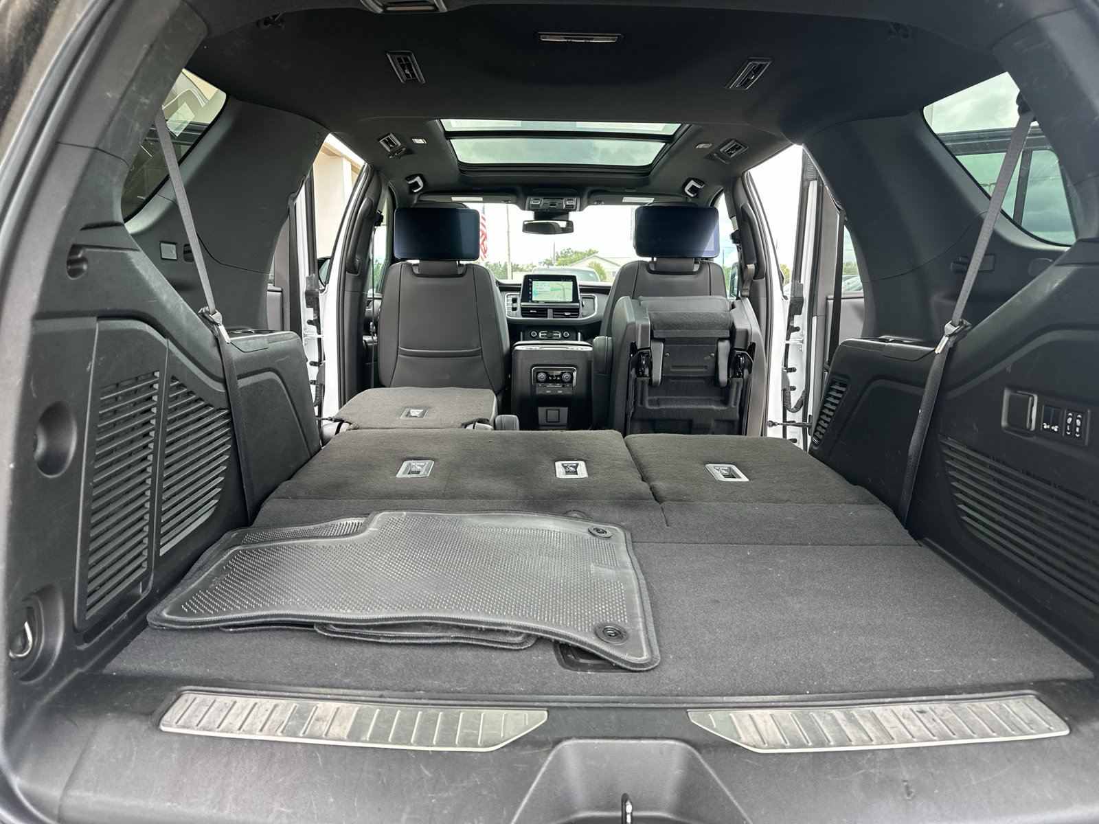 Used 2023 Chevrolet Tahoe RST w/ Luxury Package AWD/4WD image 38