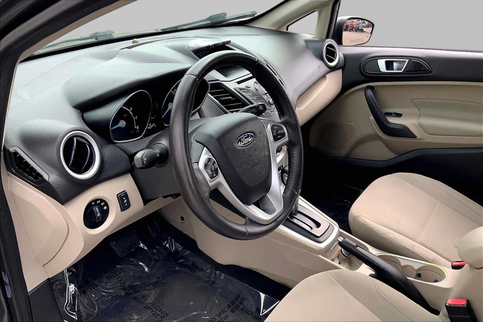 Used 2016 Ford Fiesta SE w/ Cold Weather Package FWD image 17