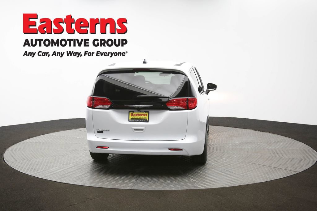 Used 2023 Chrysler Voyager LX image 37