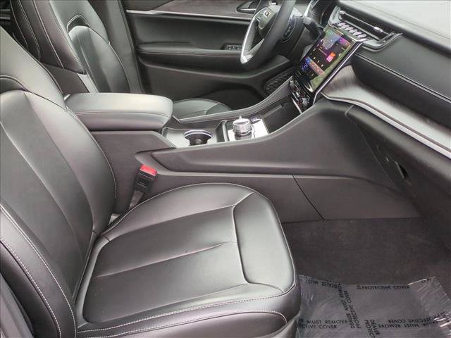 Used 2024 Jeep Grand Cherokee Limited w/ Black Appearance Package AWD/4WD image 22