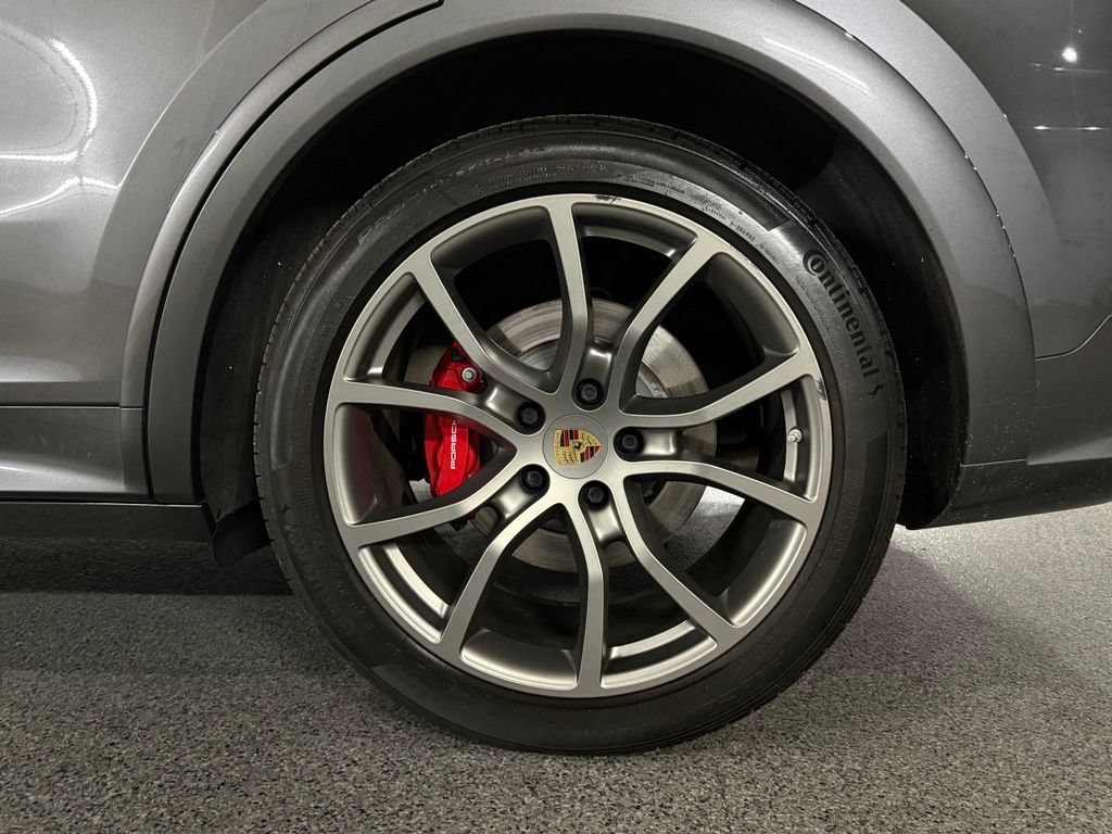 Used 2022 Porsche Cayenne GTS AWD/4WD image 15