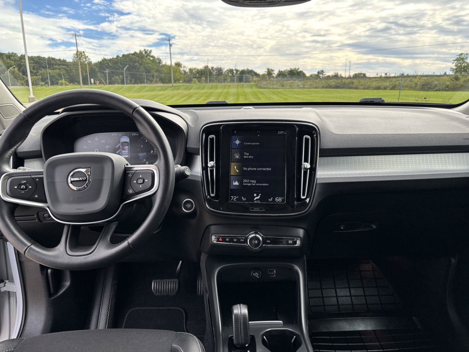 Used 2020 Volvo XC40 T5 Momentum w/ Protection Package Premier AWD/4WD image 18