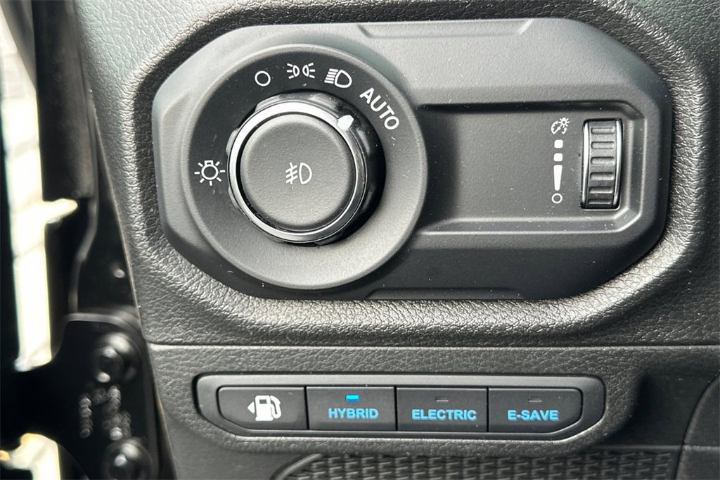Used 2024 Jeep Wrangler Unlimited image 30