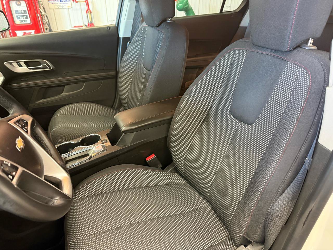 Used 2015 Chevrolet Equinox LT w/ Driver Convenience Package AWD/4WD image 16
