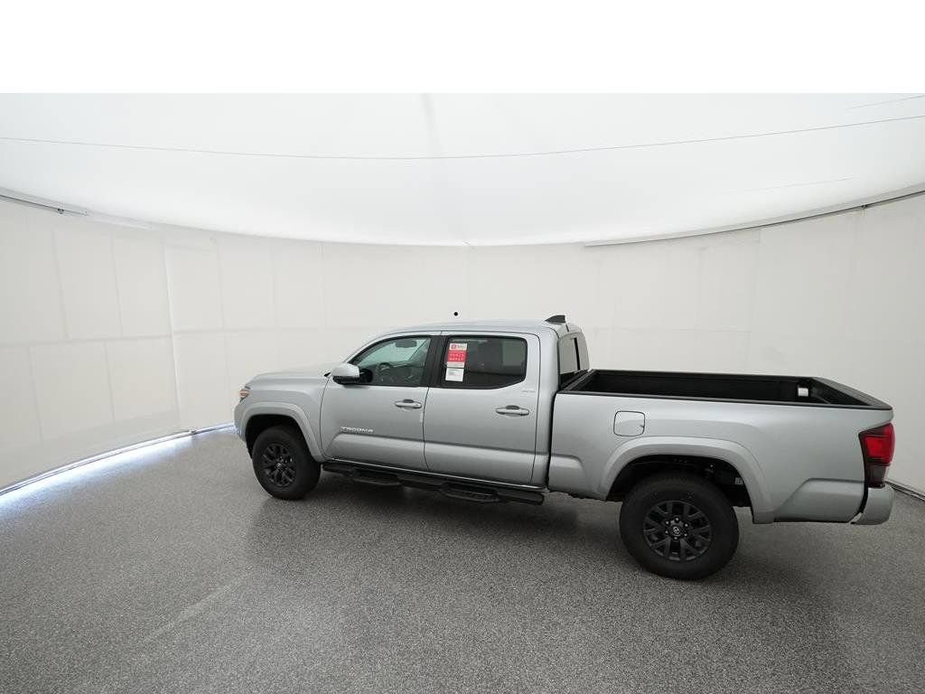 Used 2022 Toyota Tacoma SR5 w/ Technology Package AWD/4WD image 6