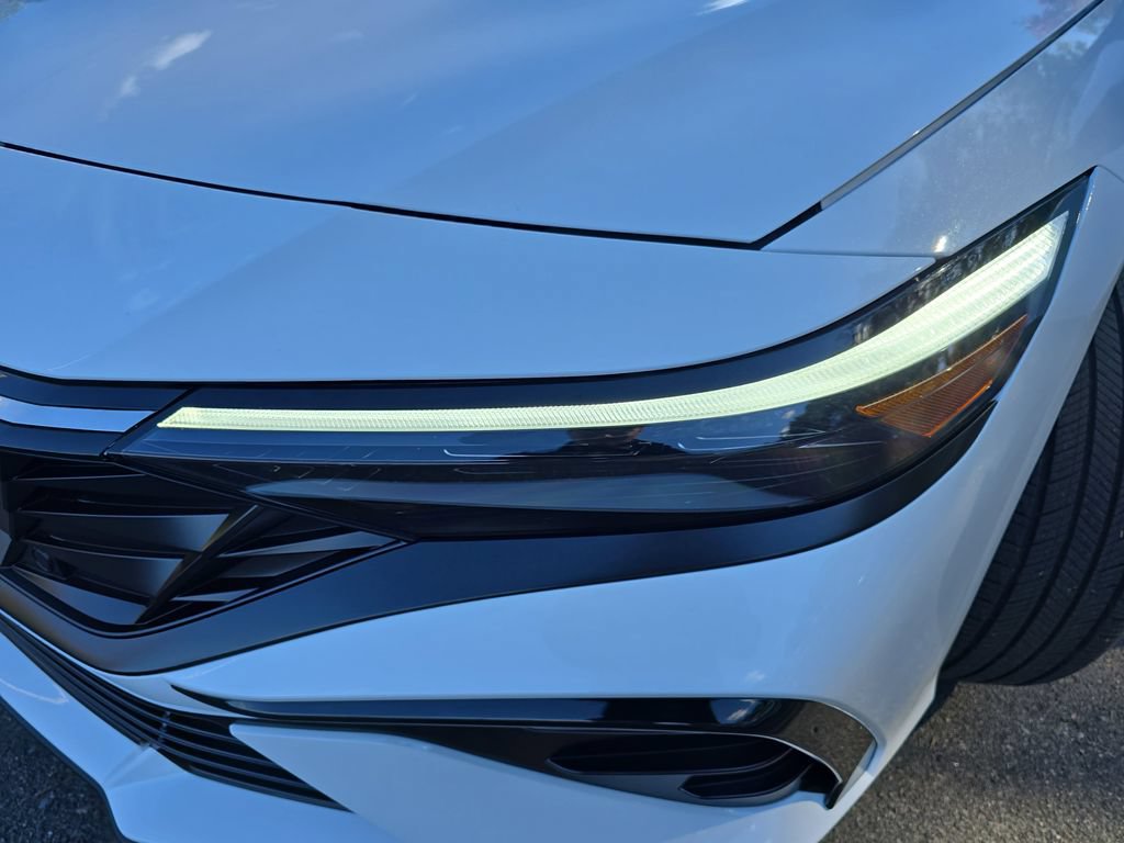 Used 2025 Hyundai Elantra Limited FWD image 30
