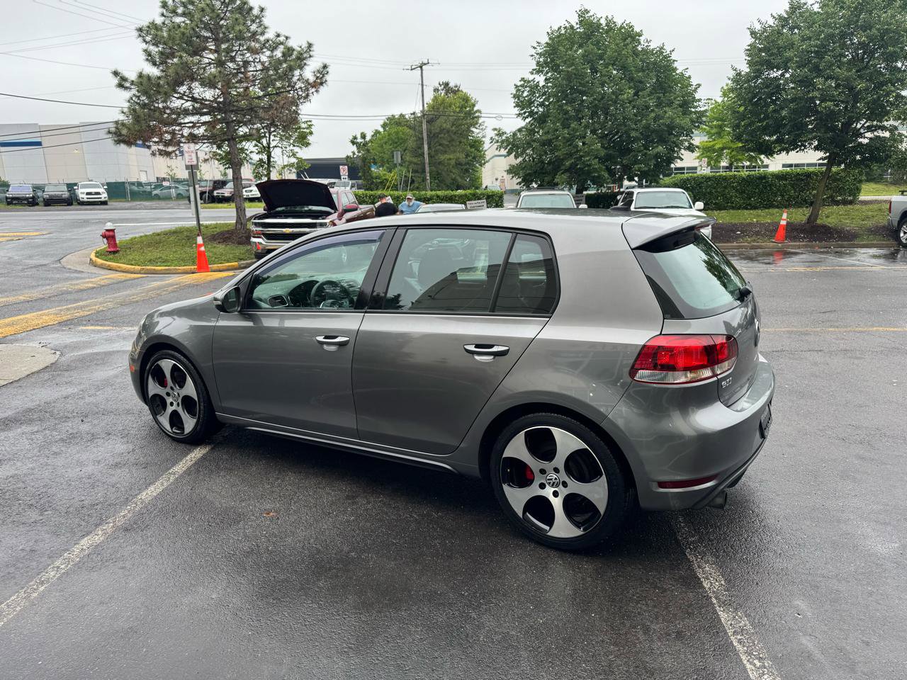 Used 2011 Volkswagen Golf 4-Door FWD image 9