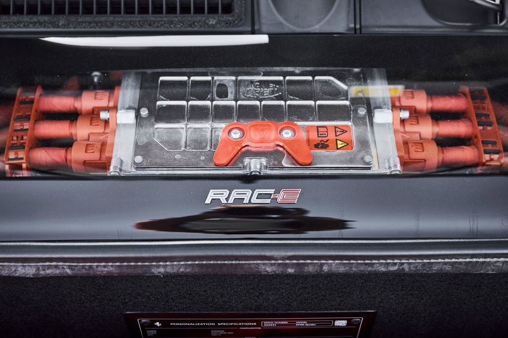 Used 2024 Ferrari SF90 Spider image 23