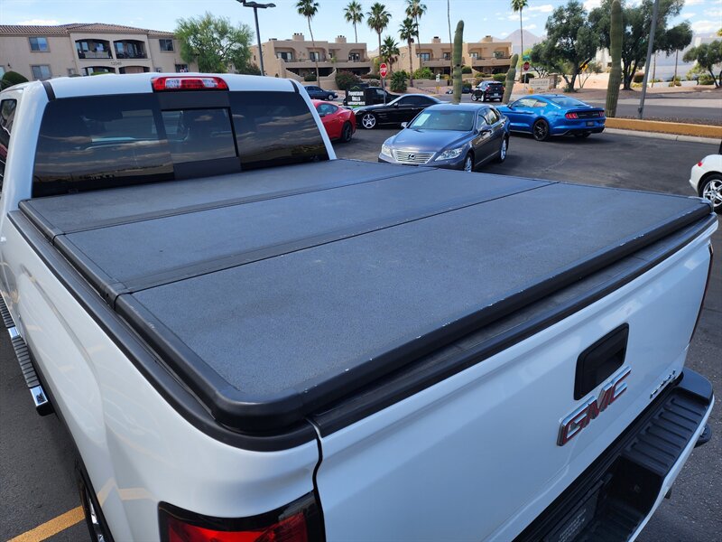 Used 2017 GMC Sierra 2500 Denali w/ Duramax Plus Package AWD/4WD image 15