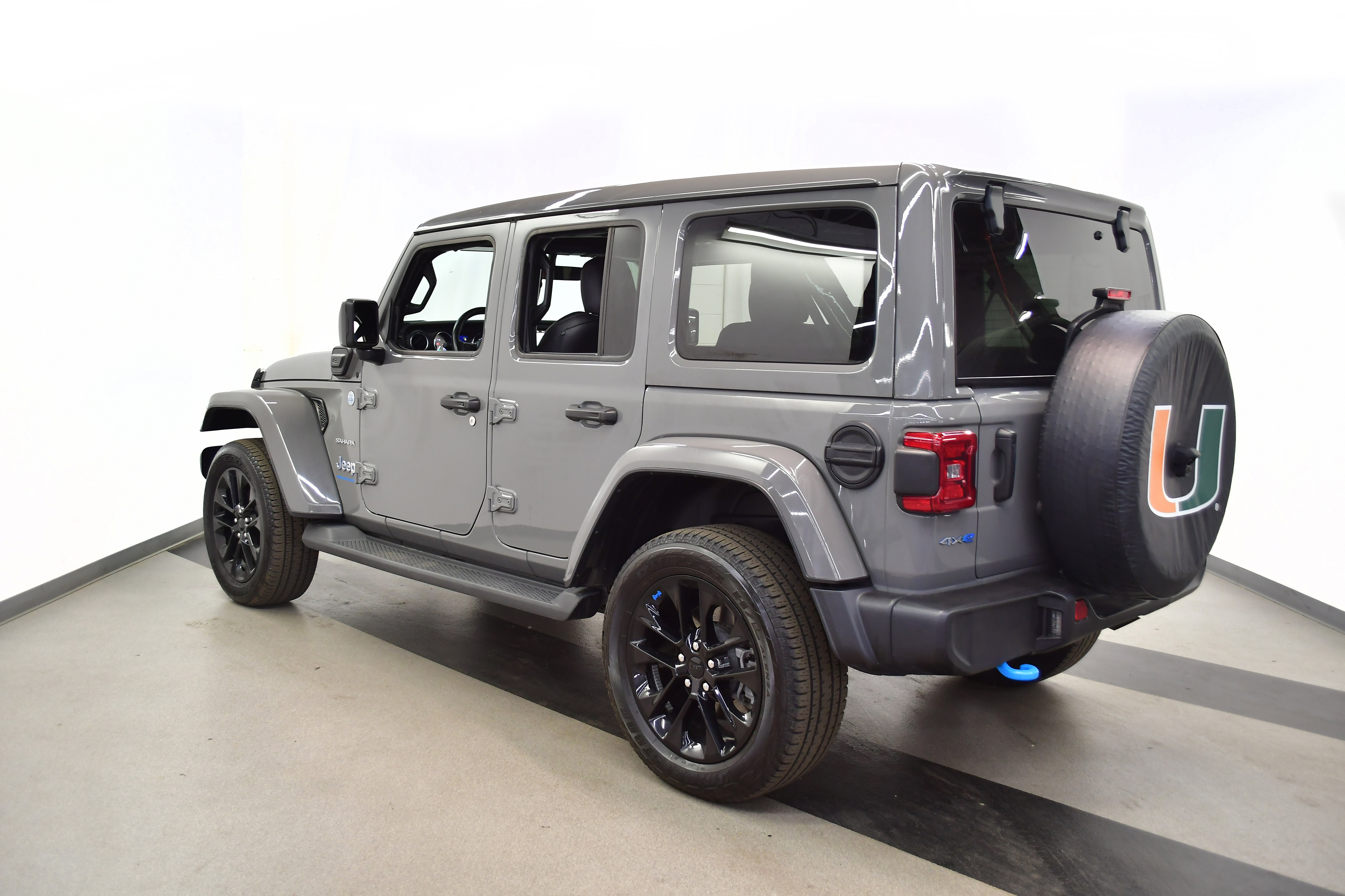 Used 2023 Jeep Wrangler Unlimited Sahara w/ Cold Weather Group AWD/4WD image 5