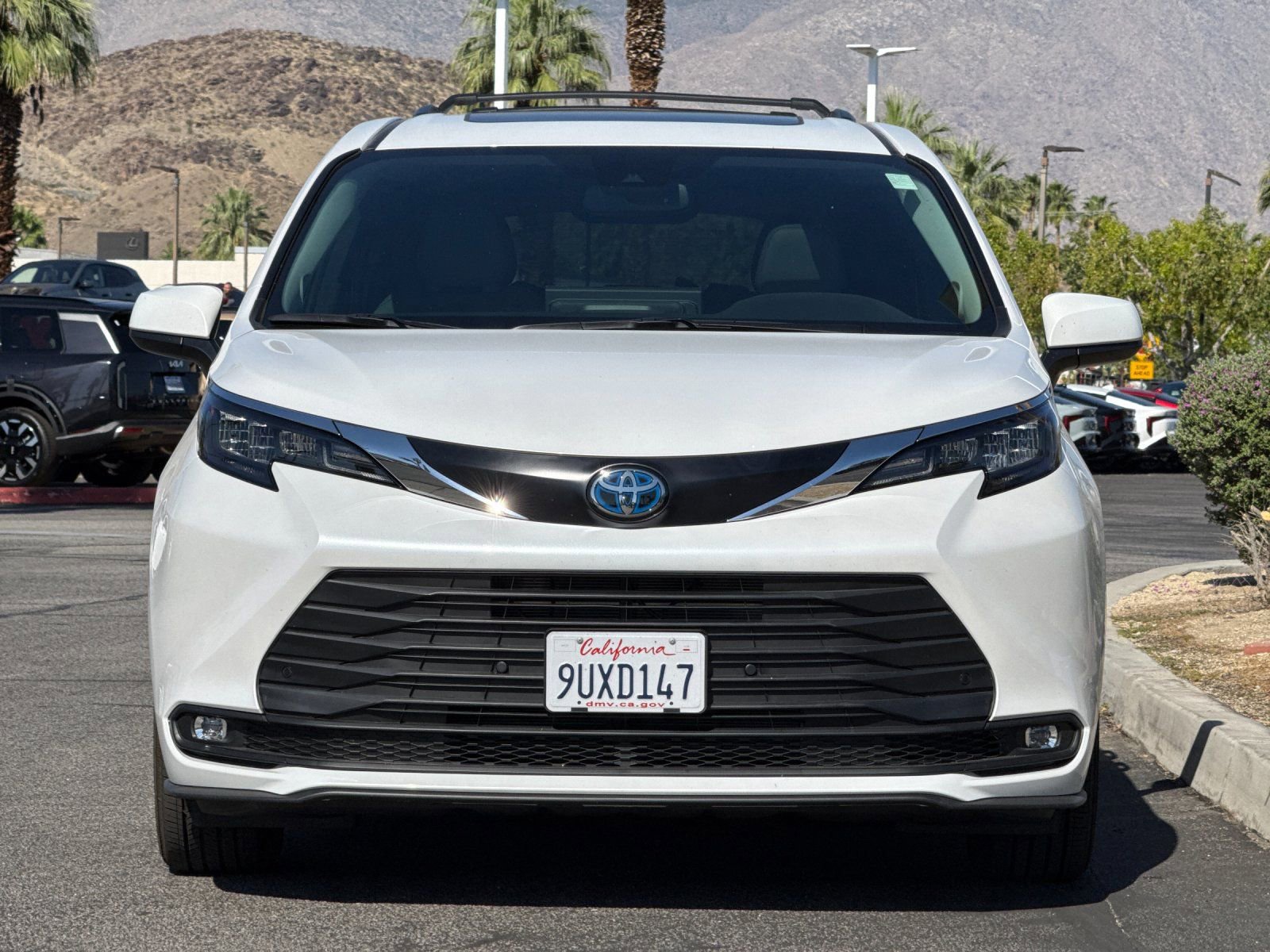 Used 2025 Toyota Sienna XLE w/ XLE Plus Package image 8