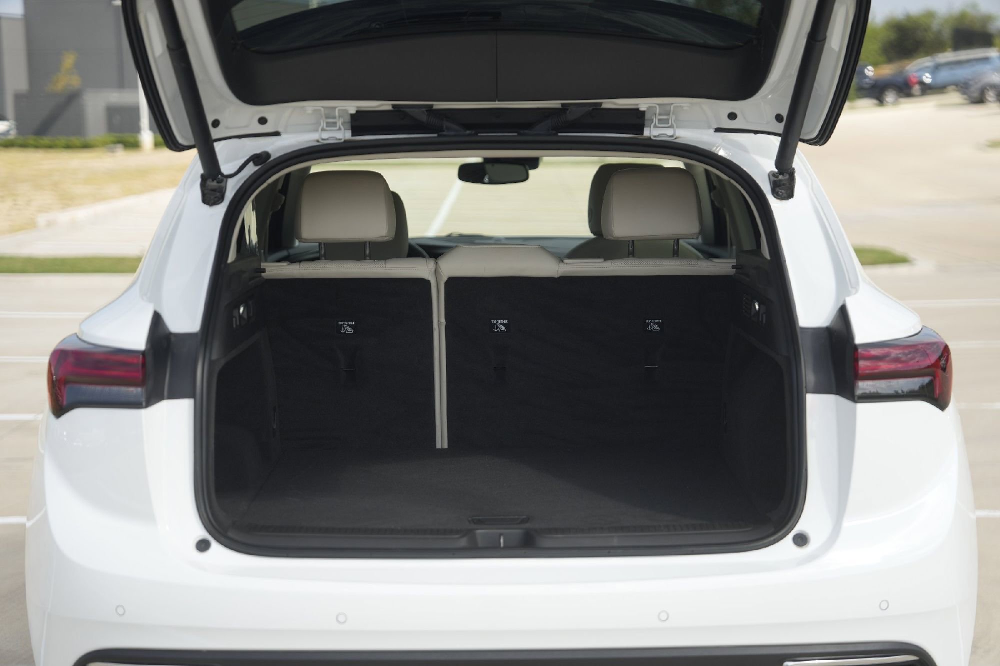 Used 2023 Buick Envision Essence image 30